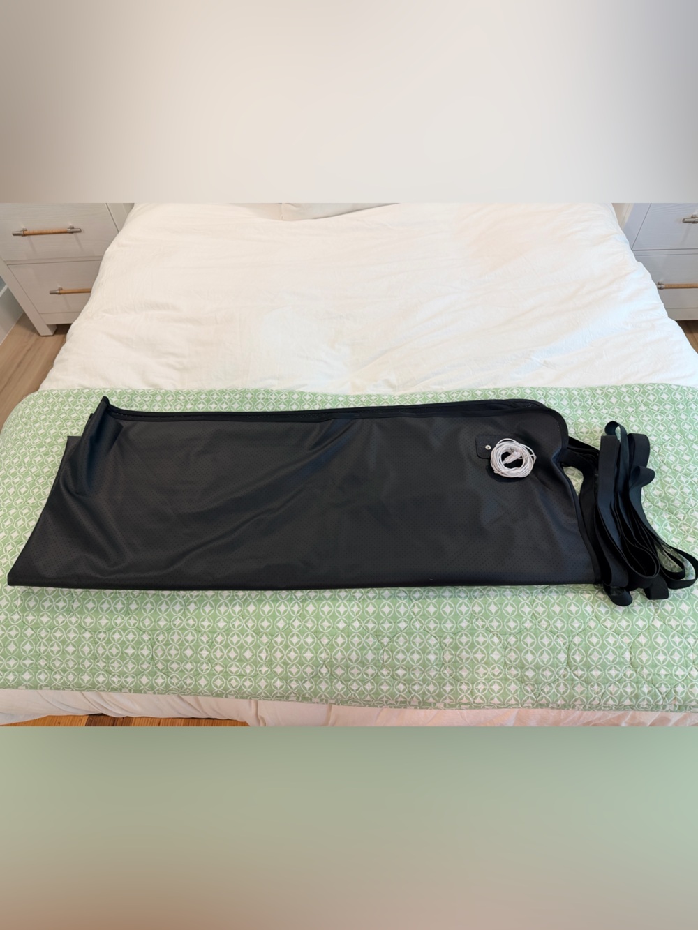 Grounding Black Mat with Straps fits full/queen size mattress